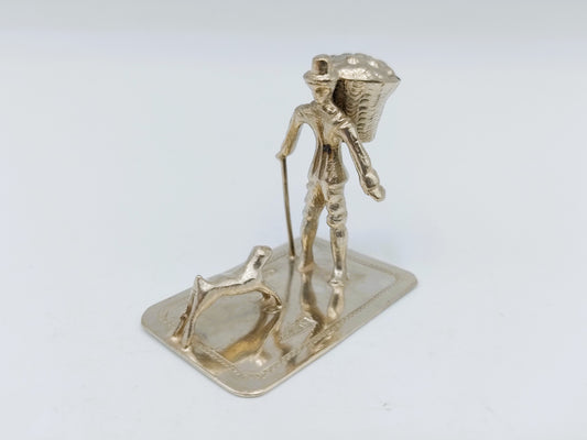 Zilveren miniatuur man met hond,  19e eeuws