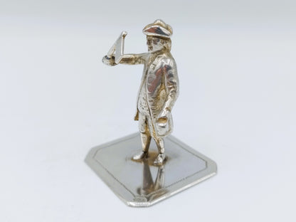 Zilveren miniatuur, man met vlag, A.J.H. de Ruijter, Amsterdam, ca. 1900