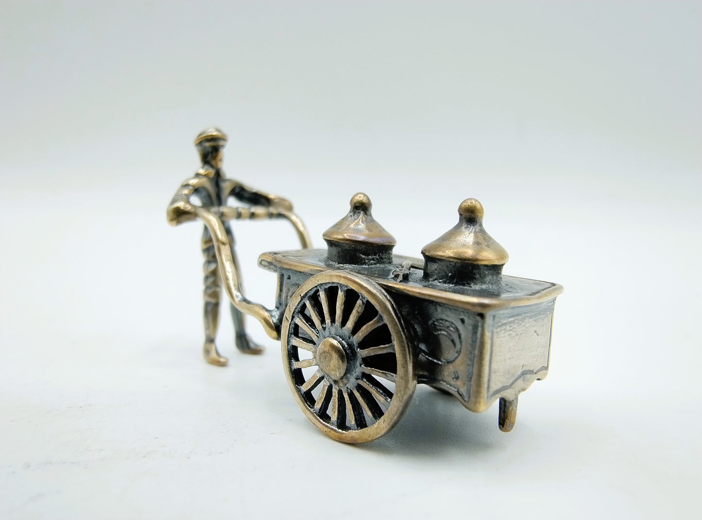 Zilveren miniatuur IJsverkoper, J. Weeda, Haarlem,  ca. 1980