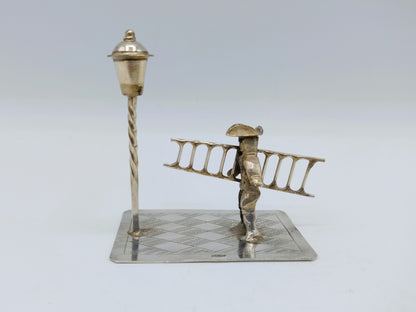 Zilveren miniatuur, lantaarnopsteker, B. Verhoogt, Hoorn, ca. 1930