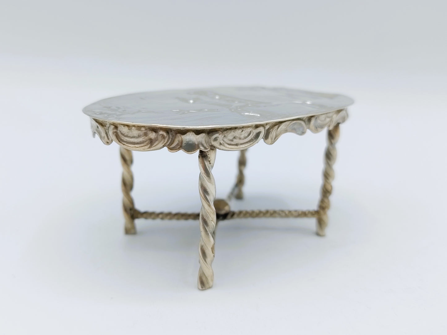 Zilveren miniatuur tafel, 19e eeuws