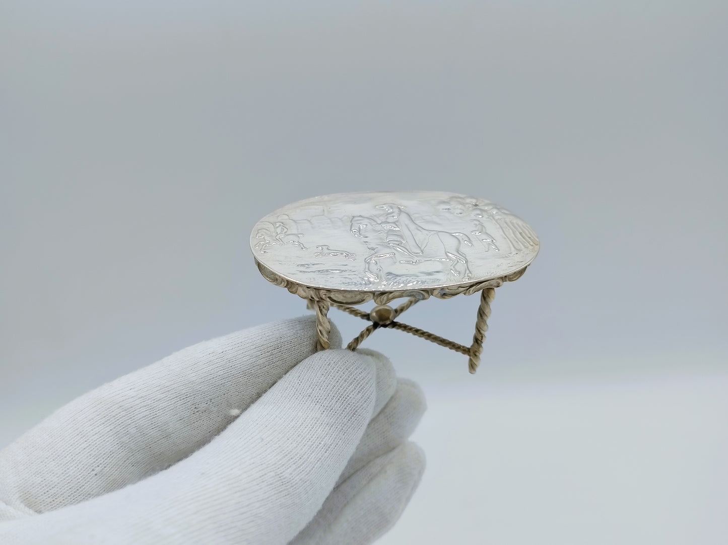 Zilveren miniatuur tafel, 19e eeuws