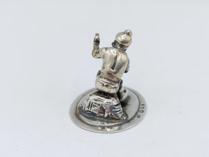 Zilveren miniatuur man met gong J. Weeda, Haarlem, 1981