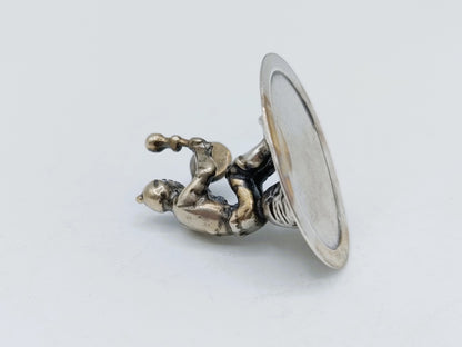 Zilveren miniatuur man met gong J. Weeda, Haarlem, 1981