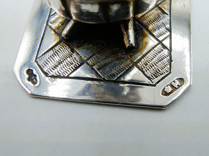 Zilveren miniatuur vrouw met mand, J. Held, Amsterdam, ca. 1870