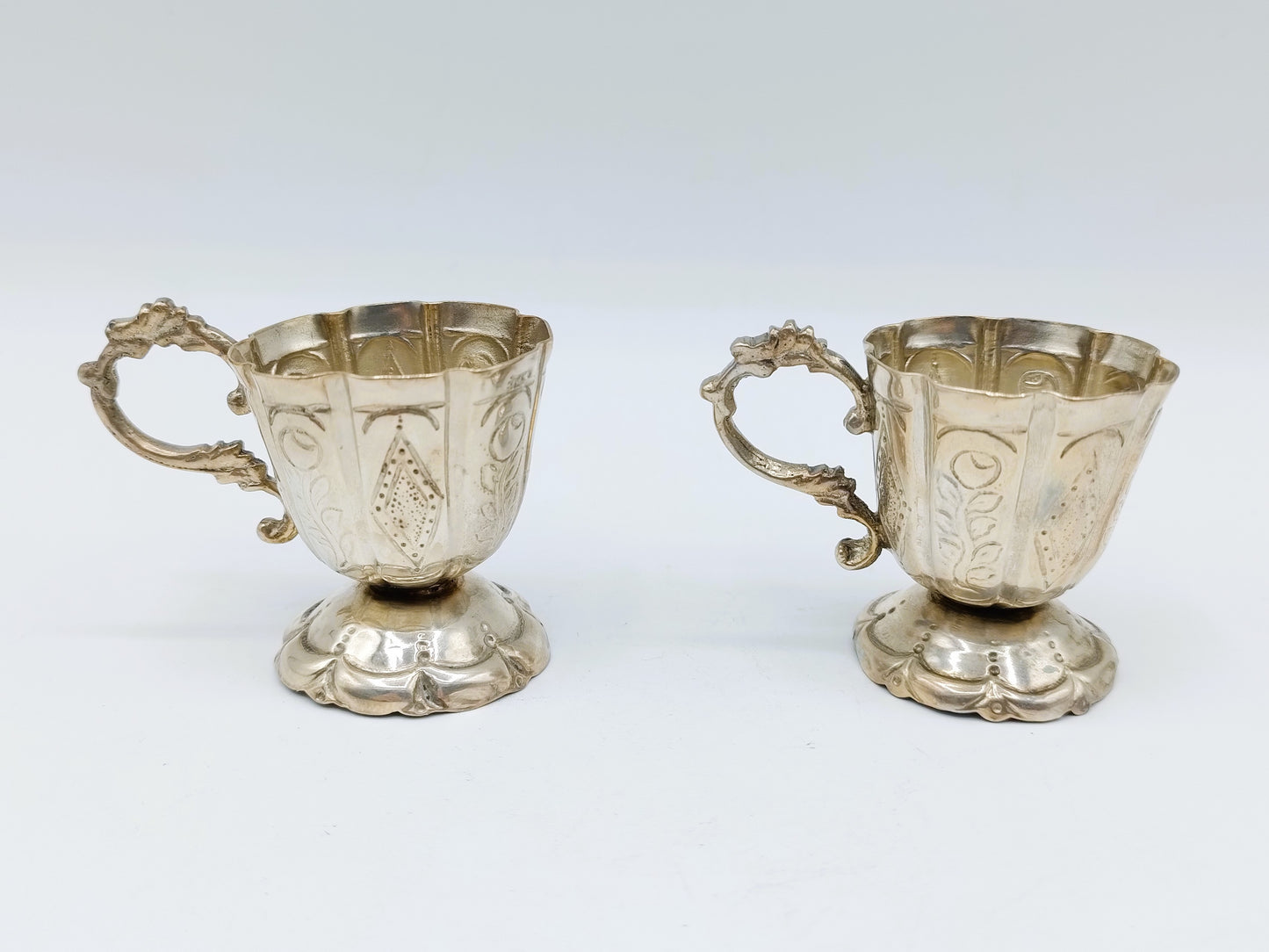 2 Zilveren miniatuur drinkbekers, 19e eeuws