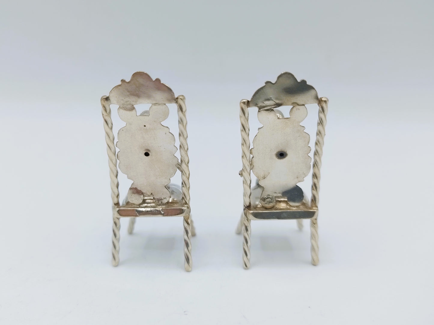2 Zilveren miniatuur stoelen,  19e eeuws