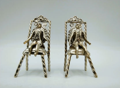 2 Zilveren miniatuur stoelen,  19e eeuws