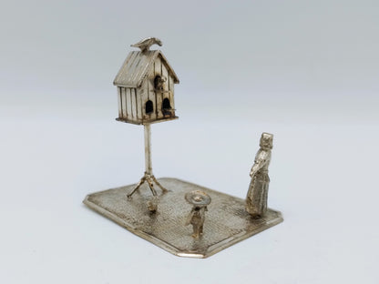 Zilveren miniatuur duiventil met moeder en dochter, H. Preyer, Hoorn, 1904