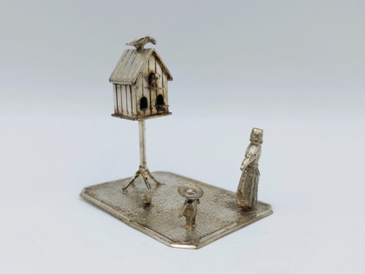 Zilveren miniatuur duiventil met moeder en dochter, H. Preyer, Hoorn, 1904