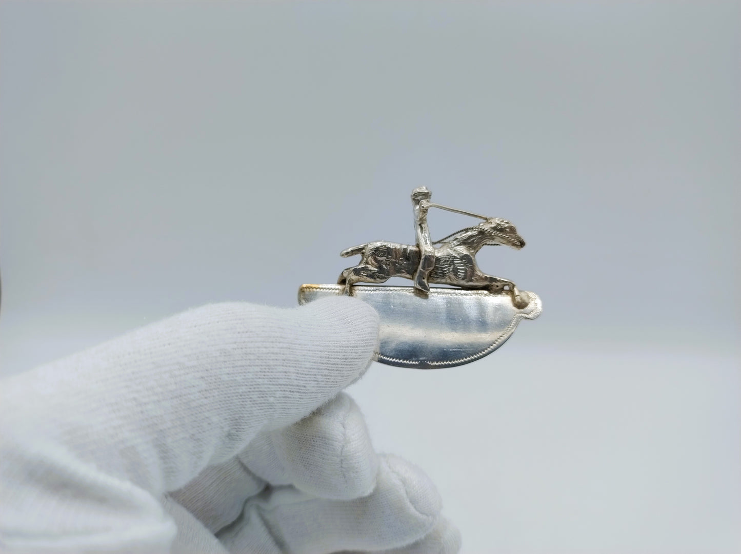 Zilveren miniatuur hobbelpaard, Gebr. Roozendaal, Hoorn, ca. 1910