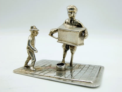 Zilveren miniatuur draaiorgelspeler, Amsterdam,  20e eeuws