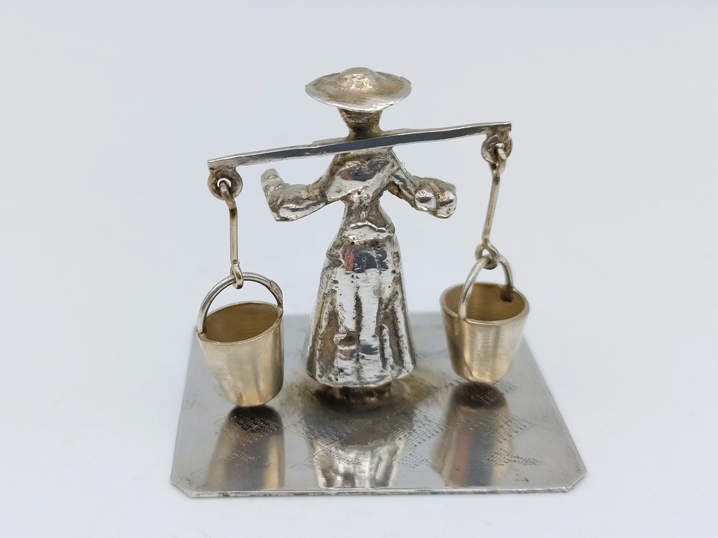 Silberminiatur, Bäuerin mit Joch, B. Verhoogt, Hoorn, ca. 1930