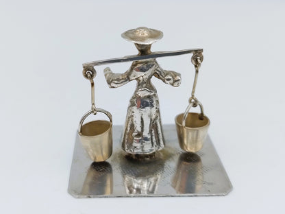 Silberminiatur, Bäuerin mit Joch, B. Verhoogt, Hoorn, ca. 1930