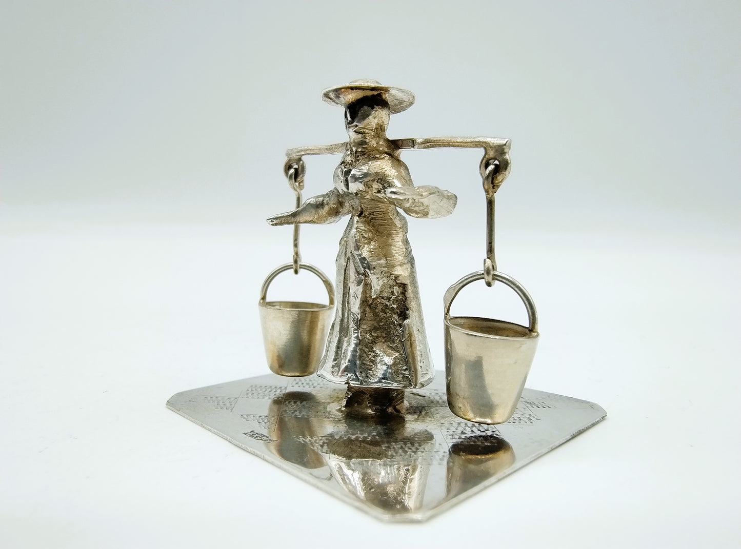 Silberminiatur, Bäuerin mit Joch, B. Verhoogt, Hoorn, ca. 1930