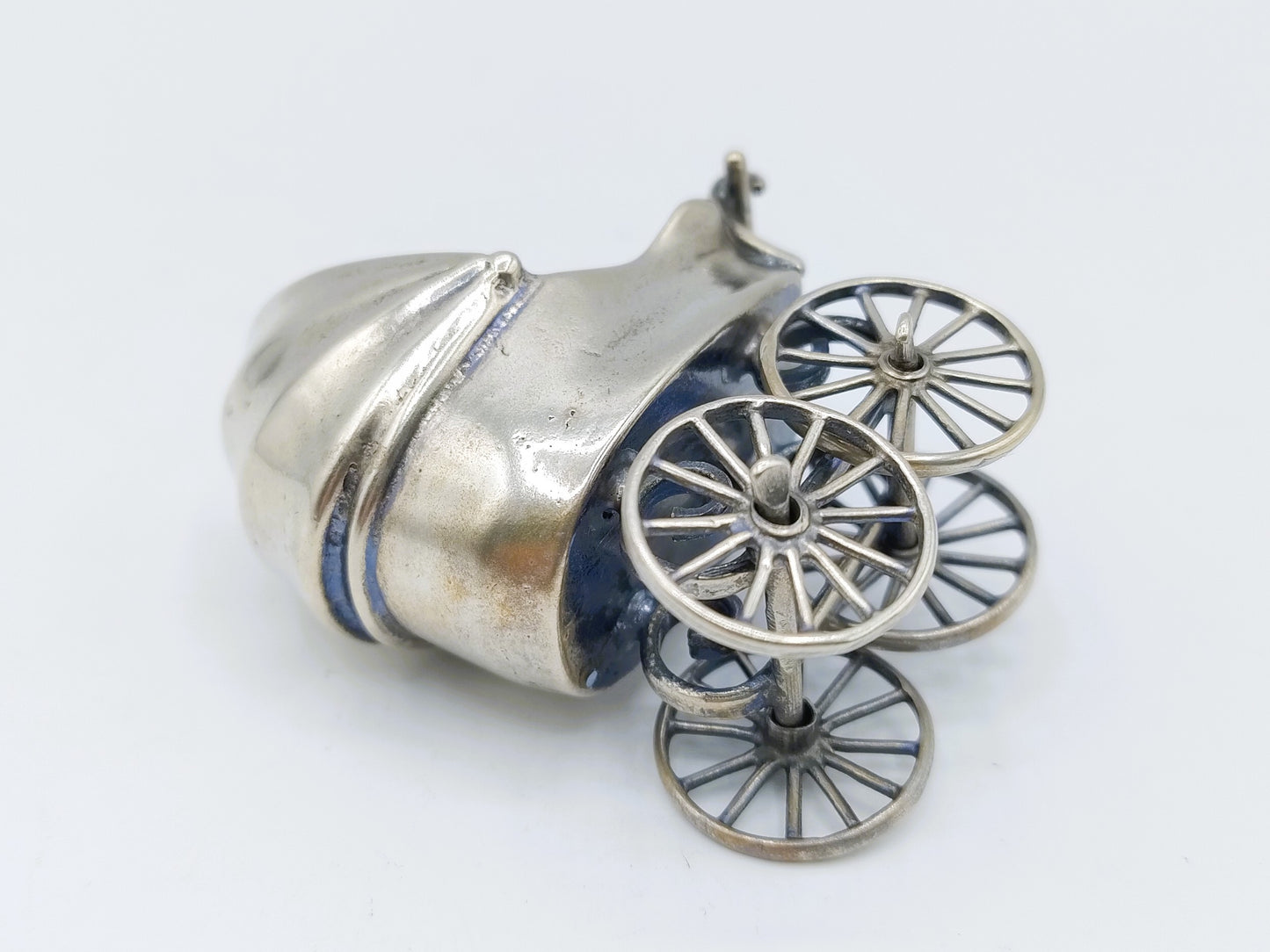 Zilveren miniatuur kinderwagen, J. Weeda, Haarlem, ca. 1980