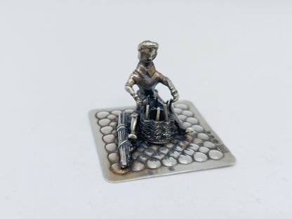 Zilveren miniatuur mandenmaker, Amsterdam, 1984