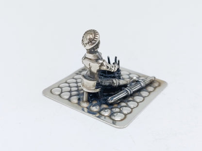 Zilveren miniatuur mandenmaker, Amsterdam, 1984