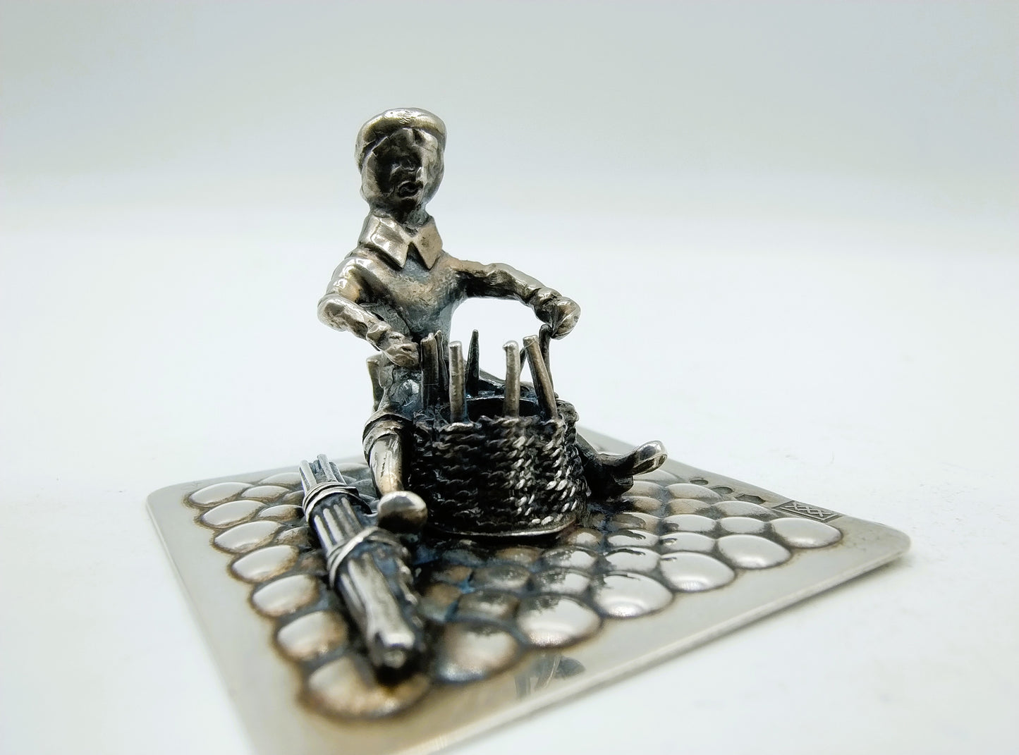 Zilveren miniatuur mandenmaker, Amsterdam, 1984