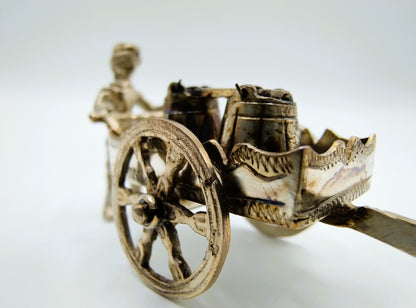 Miniatur-Mann aus Silber mit Hundewagen, 20. Jahrhundert