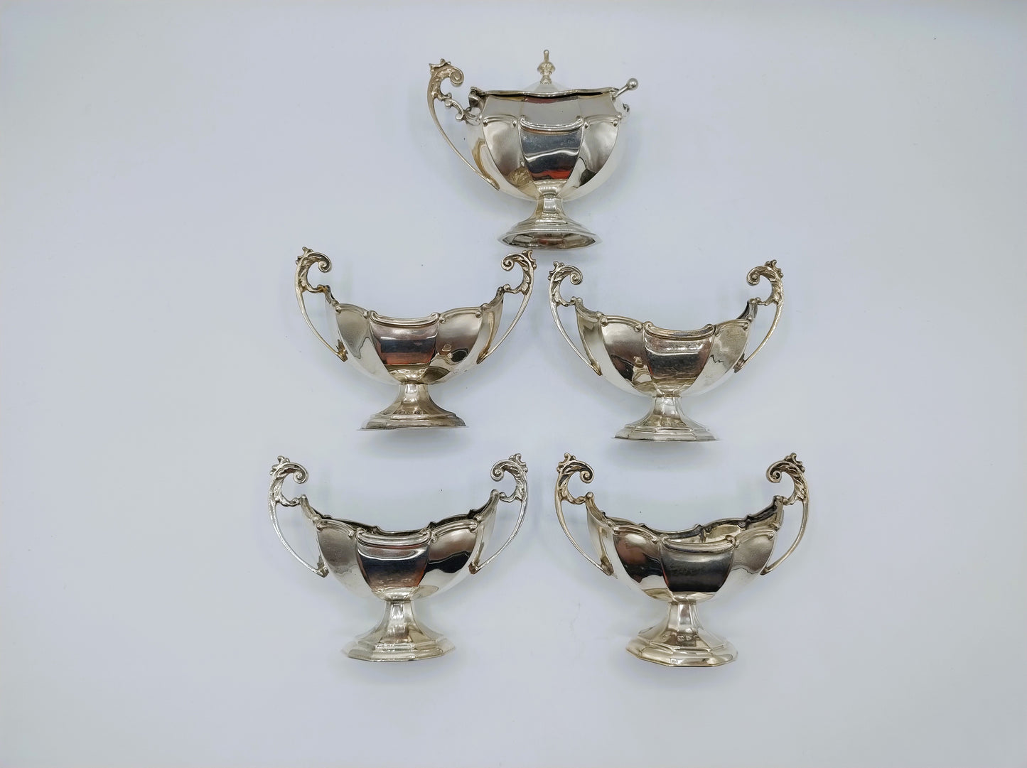 4 Zoutkommen + zoutvat met binnenbak en lepel, Deakin, Chester, 1897