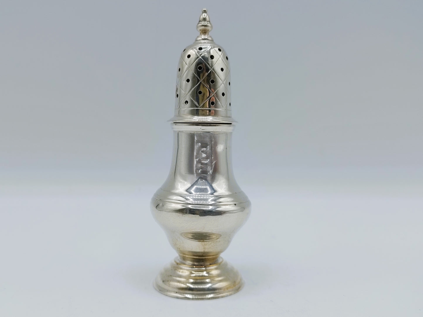 Zilveren strooibus, E. Hutton, Londen, 1891