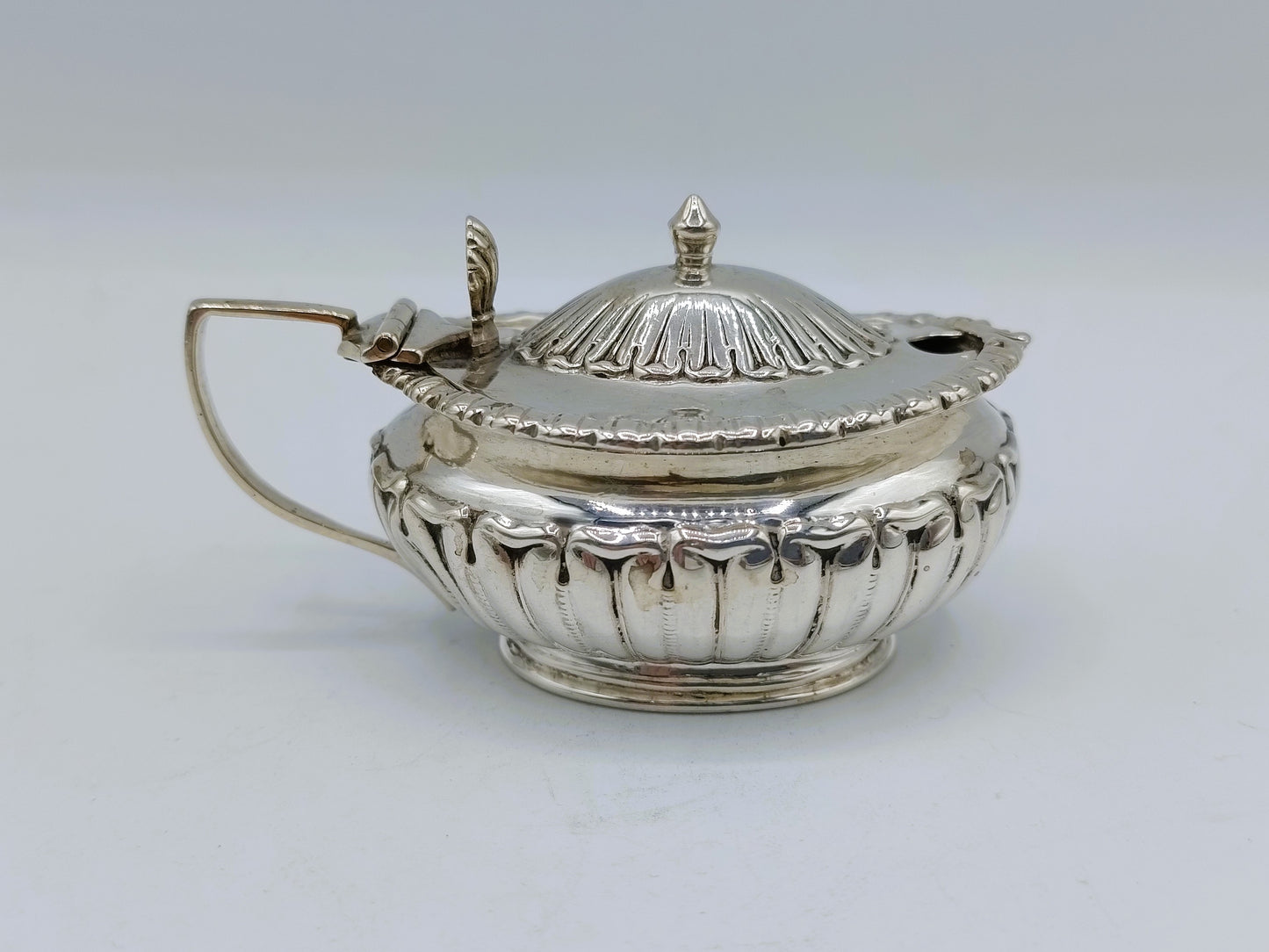 Zilveren mosterdpotje, Engeland, ca. 1900