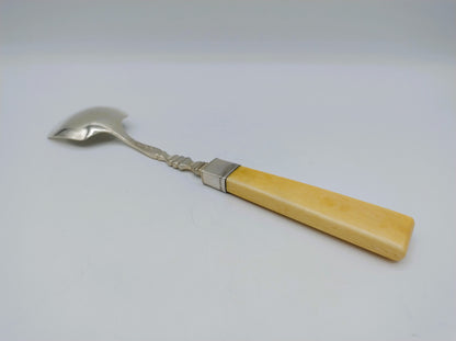 Zilveren ijslepel met benen heft, P.L. Uriot, Amsterdam, 1839