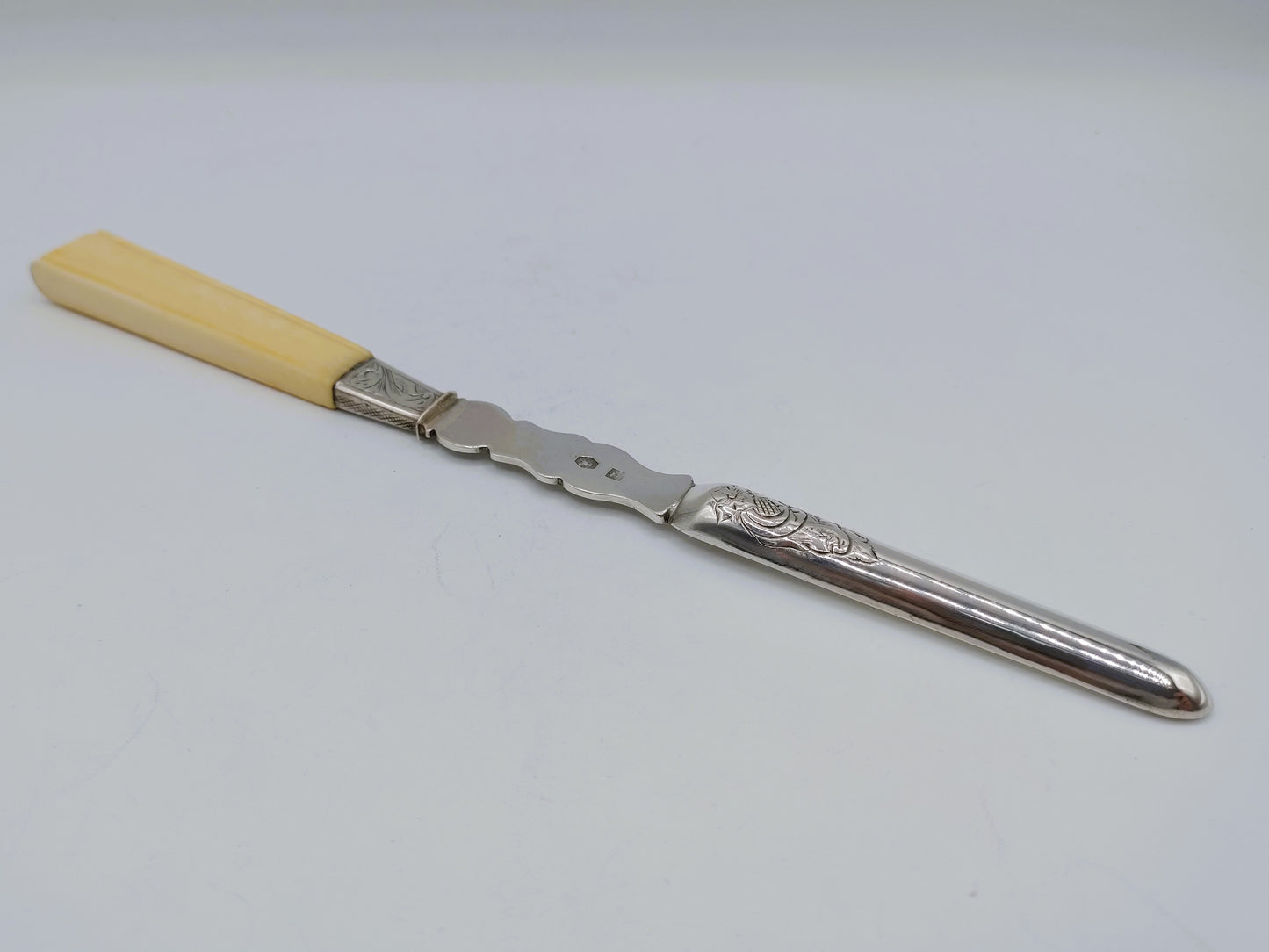 Zilveren mergboor met benen heft, J.M. Steiger, Amsterdam, 1852