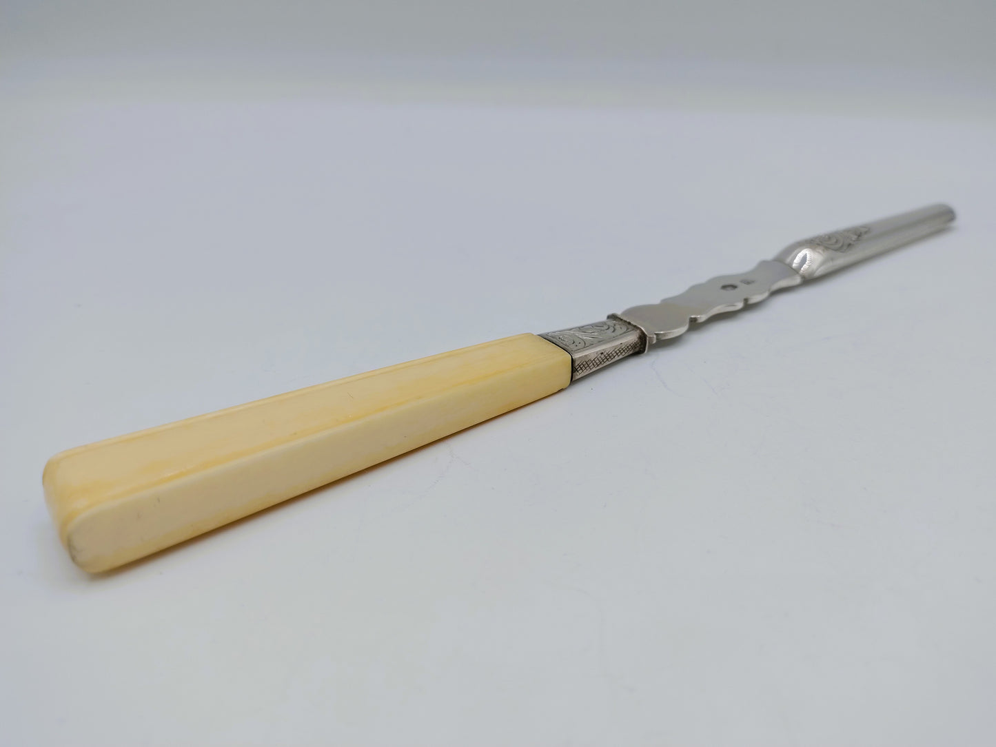Zilveren mergboor met benen heft, J.M. Steiger, Amsterdam, 1852
