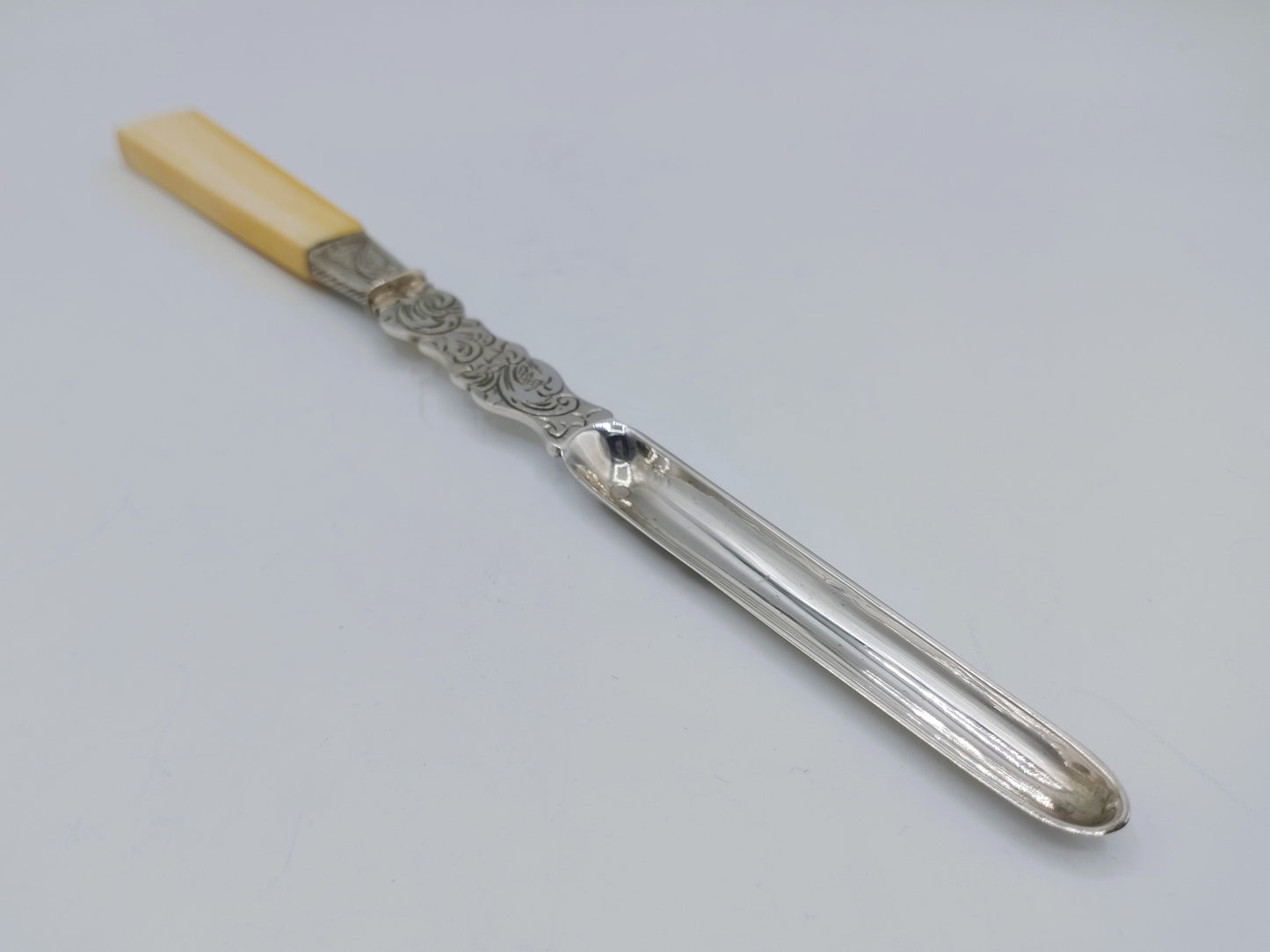 Zilveren mergboor met benen heft, J.M. Steiger, Amsterdam, 1852