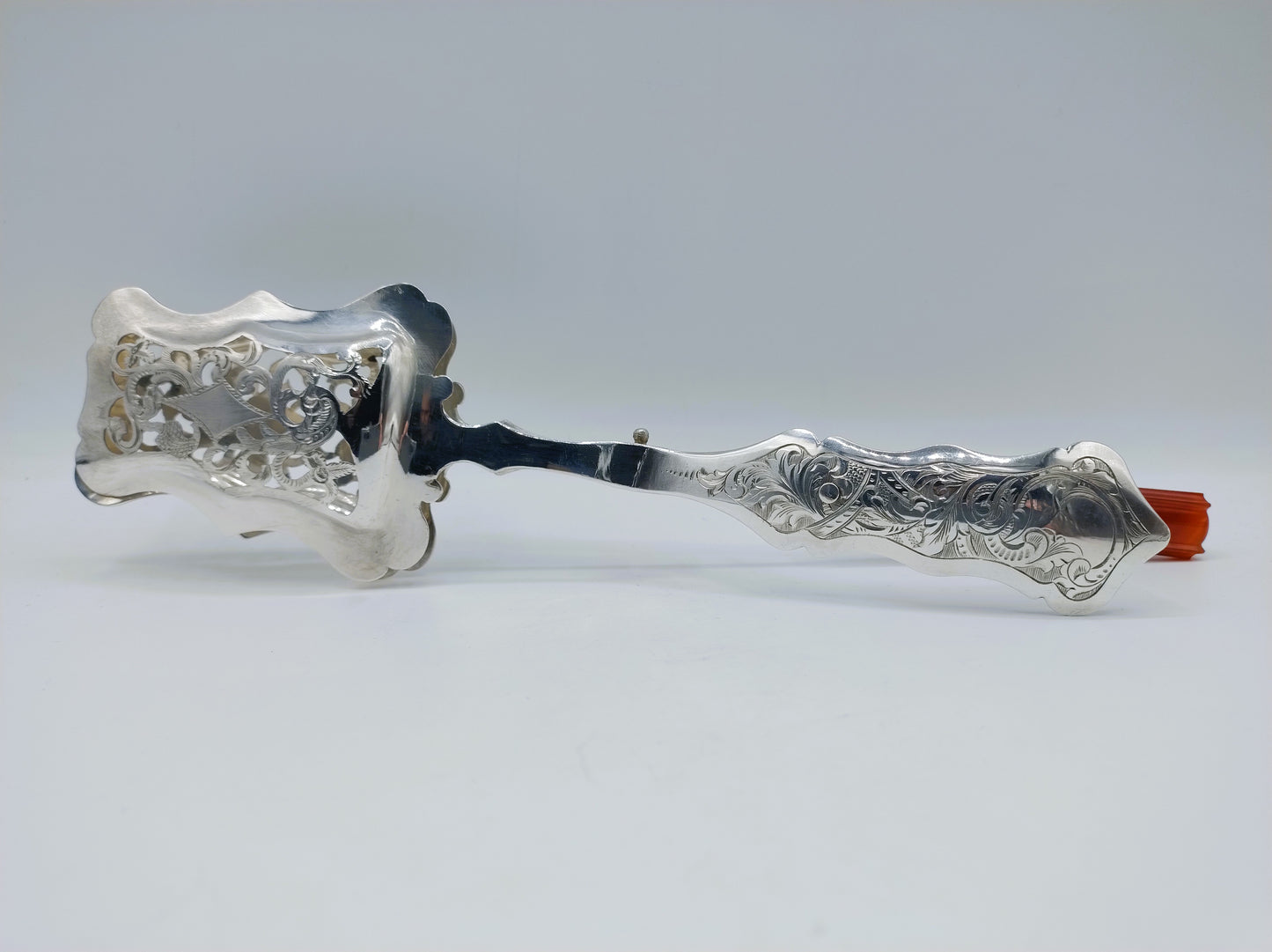 Zilveren serveertang met carneolen heft, J. van Wijk sr. Amsterdam, 1846
