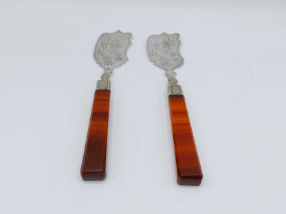 2 Zilveren botermesjes met carneolen heft, J. Kooiman, Schoonhoven, ca. 1890
