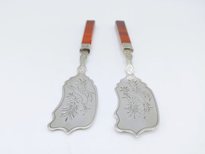 2 Zilveren botermesjes met carneolen heft, J. Kooiman, Schoonhoven, ca. 1890