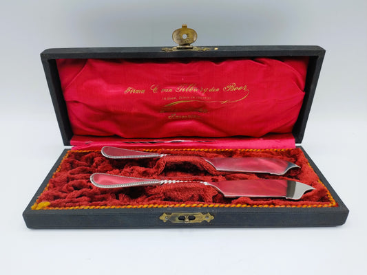 Zilveren vismessen in cassette, Fa. J.M. van Kempen, Voorschoten
