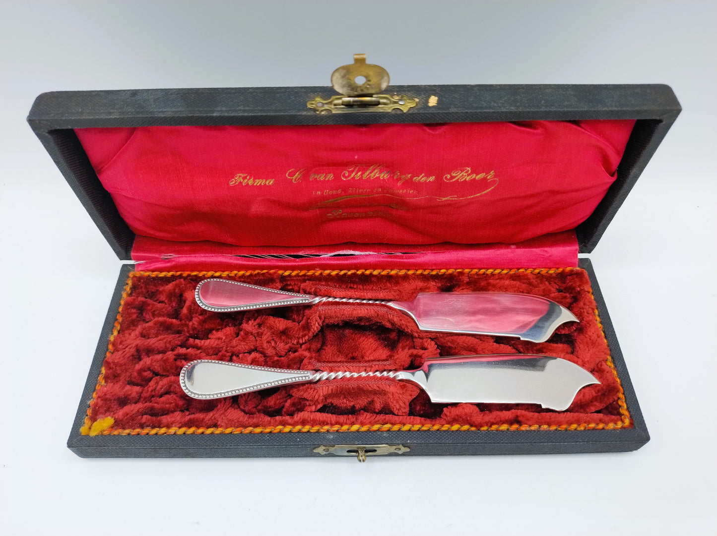 Zilveren vismessen in cassette, Fa. J.M. van Kempen, Voorschoten