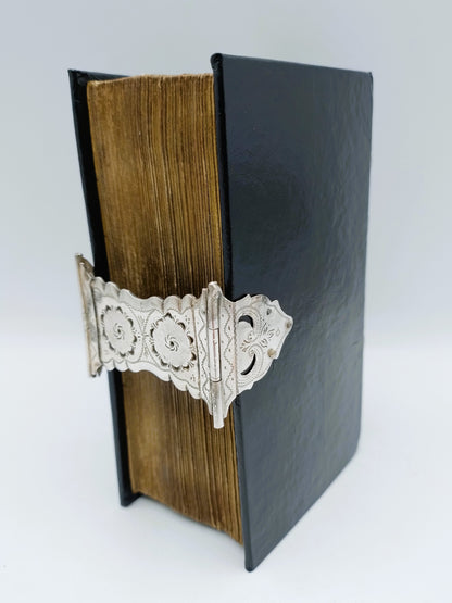 18e Eeuwse Bijbel met zilveren slot, Den Haag, 1791 / 1900