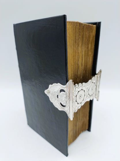18e Eeuwse Bijbel met zilveren slot, Den Haag, 1791 / 1900