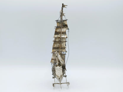 Grote zilveren miniatuur, driemaster, J. Postmus, Hoorn, 1918