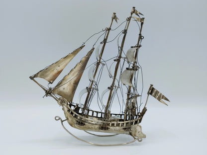 Grote zilveren miniatuur, driemaster, J. Postmus, Hoorn, 1918
