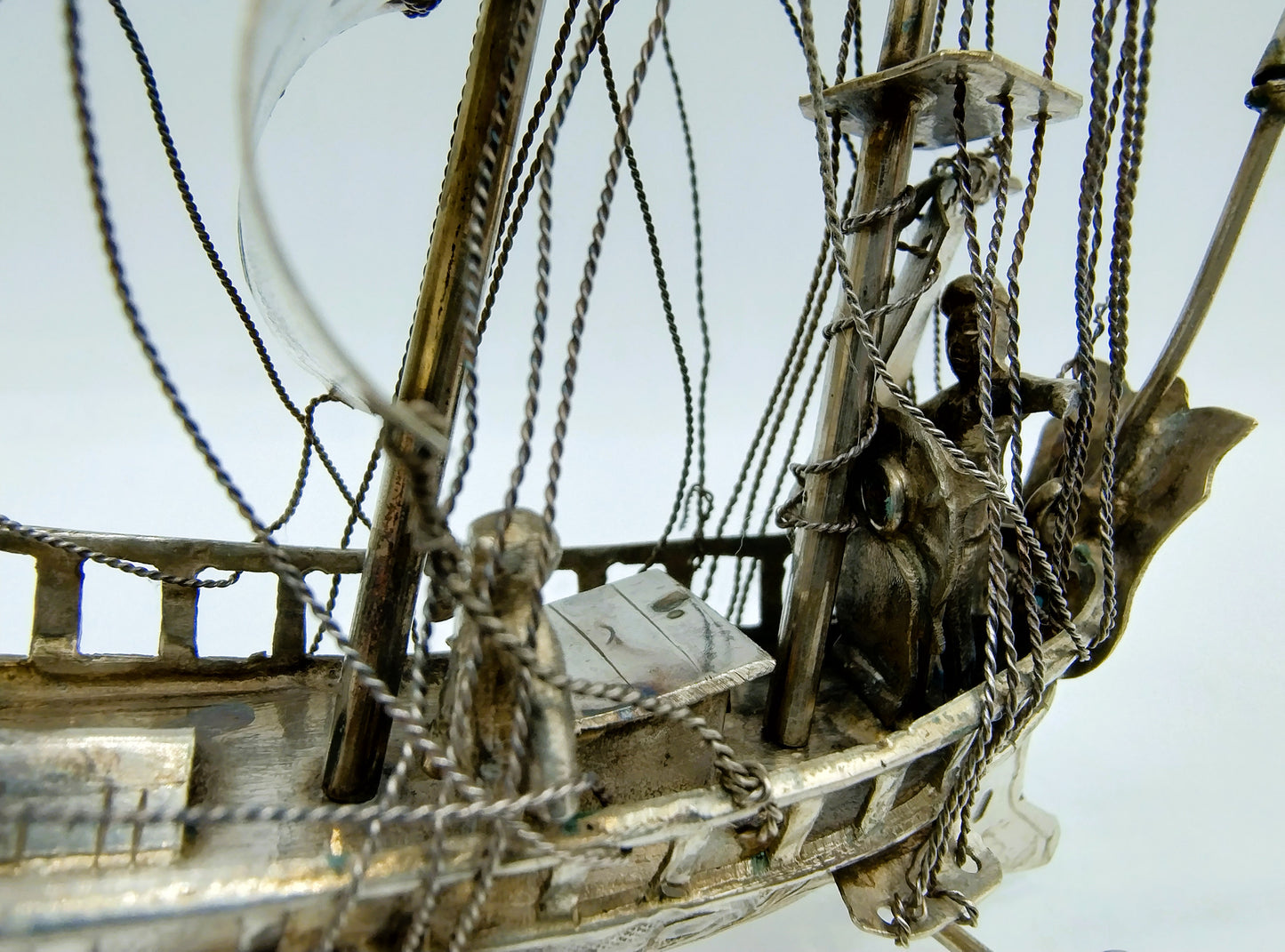 Grote zilveren miniatuur, driemaster, J. Postmus, Hoorn, 1918