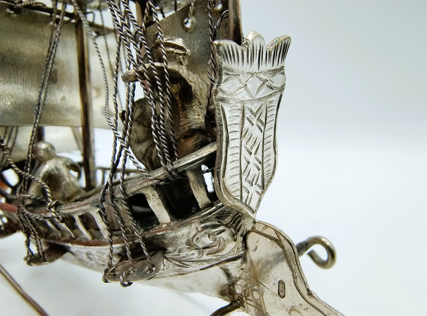 Grote zilveren miniatuur, driemaster, J. Postmus, Hoorn, 1918