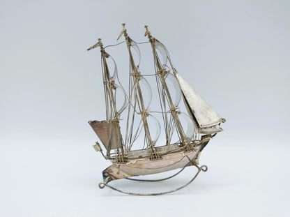 Grote zilveren miniatuur, driemaster, J. Verhoogt, Hoorn, ca. 1910