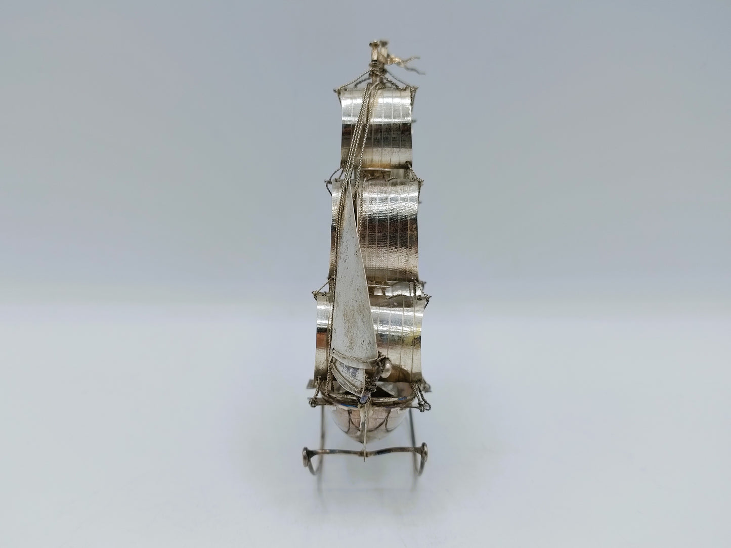 Grote zilveren miniatuur, driemaster, J. Verhoogt, Hoorn, ca. 1910