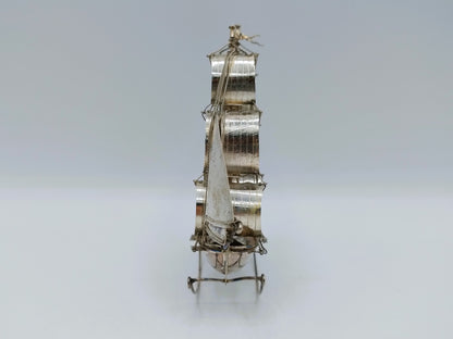 Grote zilveren miniatuur, driemaster, J. Verhoogt, Hoorn, ca. 1910