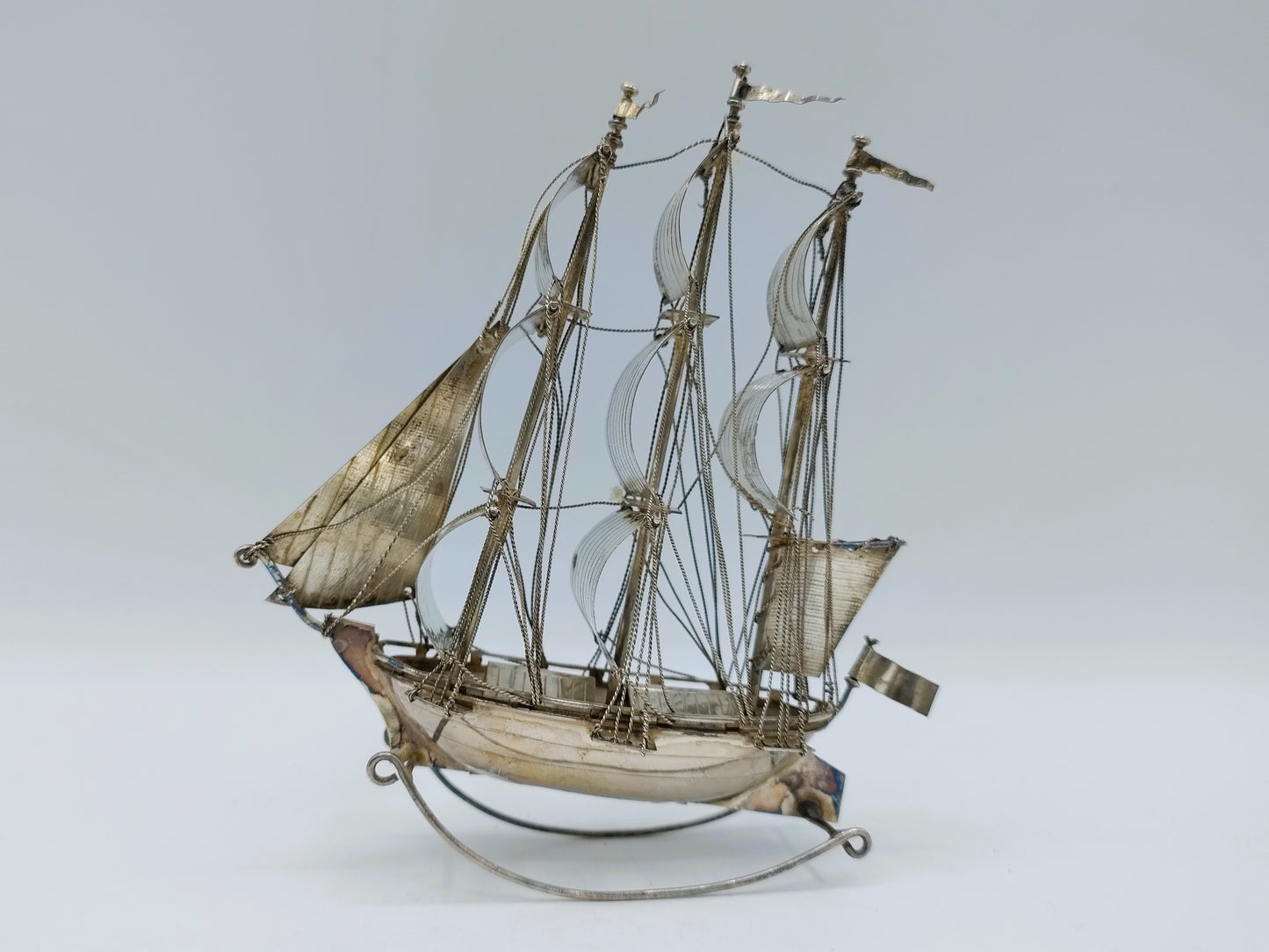 Grote zilveren miniatuur, driemaster, J. Verhoogt, Hoorn, ca. 1910