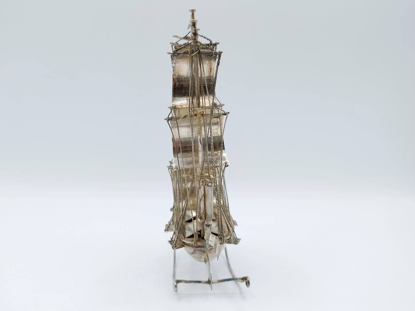 Grote zilveren miniatuur, driemaster, J. Verhoogt, Hoorn, ca. 1910
