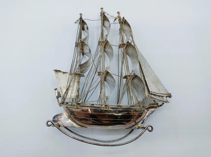 Grote zilveren miniatuur, driemaster, J. Verhoogt, Hoorn, ca. 1910