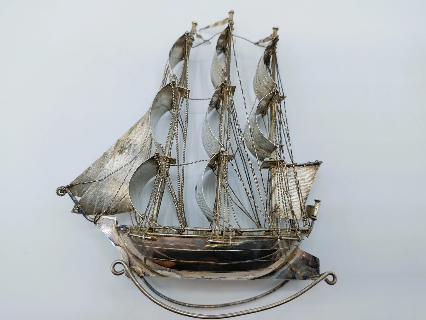 Grote zilveren miniatuur, driemaster, J. Verhoogt, Hoorn, ca. 1910