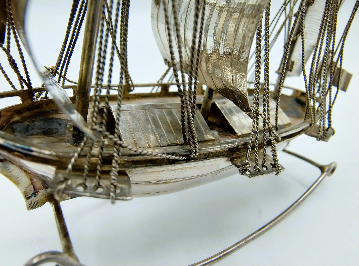 Grote zilveren miniatuur, driemaster, J. Verhoogt, Hoorn, ca. 1910
